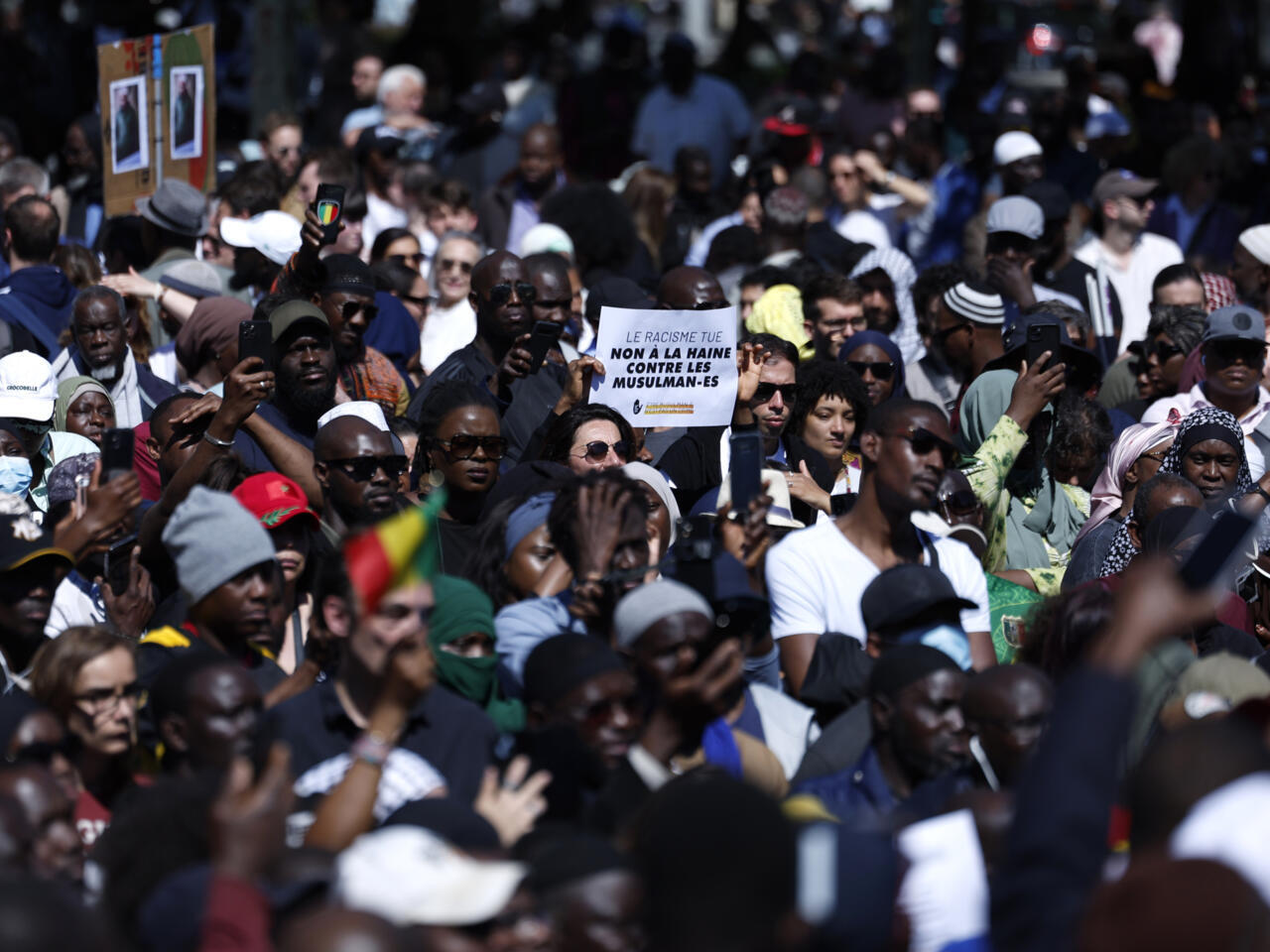 À Paris, un rassemblement en mémoire d’Aboubakar Cissé et contre l’islamophobie À Paris, un rassemblement en mémoire d’Aboubakar Cissé et contre l’islamophobie