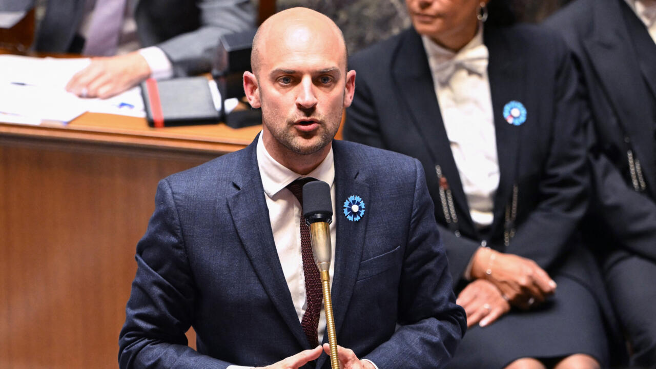 Expulsions de fonctionnaires français d’Algérie : la France va “renvoyer” des diplomates algériens Expulsions de fonctionnaires français d’Algérie : la France va “renvoyer” des diplomates algériens