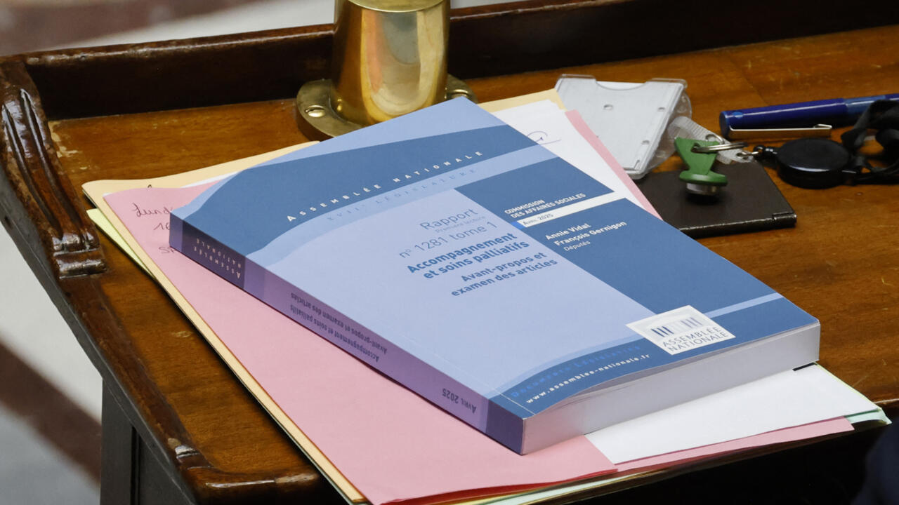 Fin de vie : que contiennent les textes sur l’aide à mourir et les soins palliatifs ?