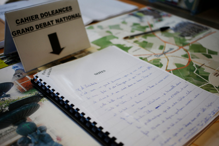 Gilets jaunes : les cahiers de doléances du Grand débat national ouverts à tous Gilets jaunes : les cahiers de doléances du Grand débat national ouverts à tous