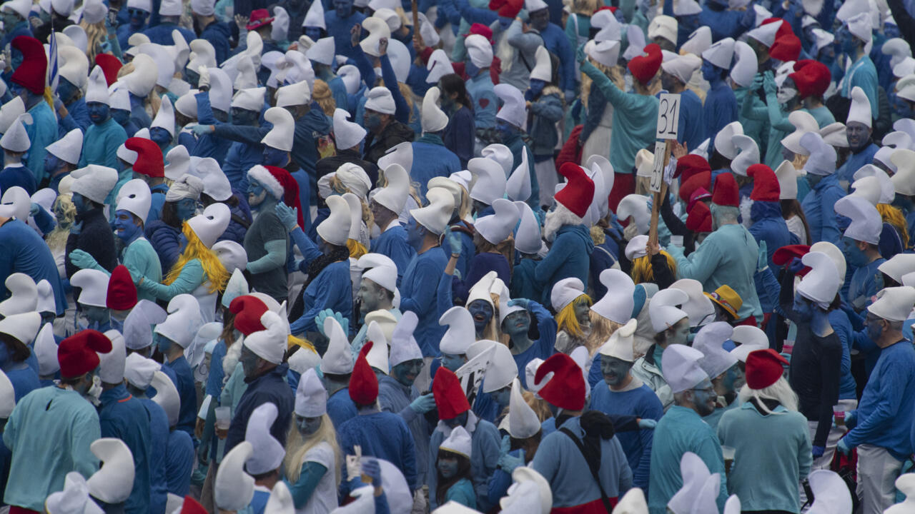 L’instant + : Landerneau bat un record du monde en rassemblant plus de 3 000 Schtroumpfs L’instant + : Landerneau bat un record du monde en rassemblant plus de 3 000 Schtroumpfs